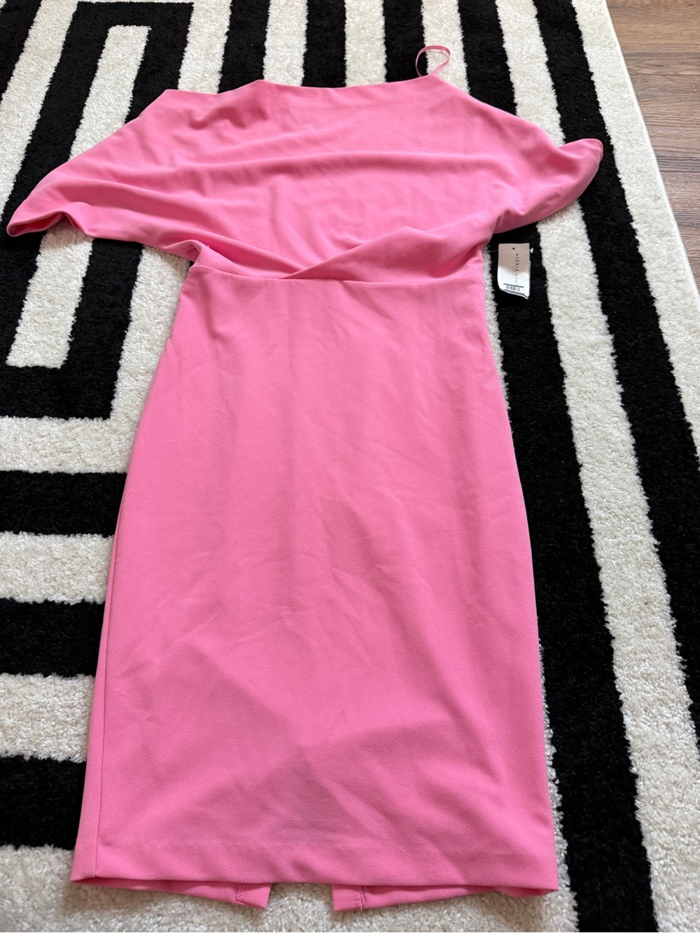 Alexia Admor One-Shoulder Pink Cocktail Dress